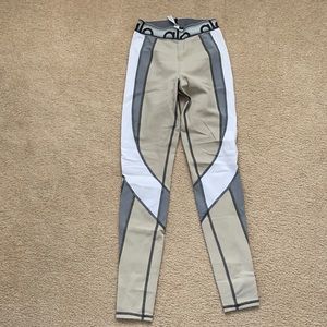 Alo leggings size can